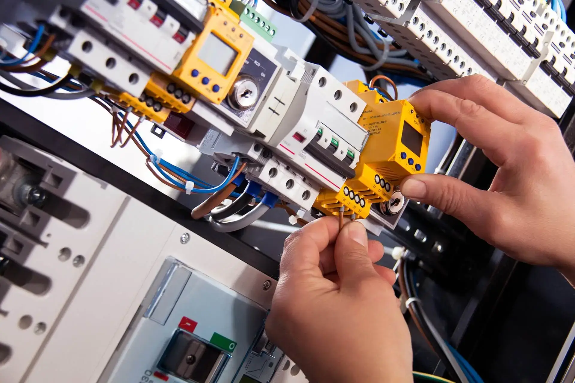 Certified electricians in South Croydon